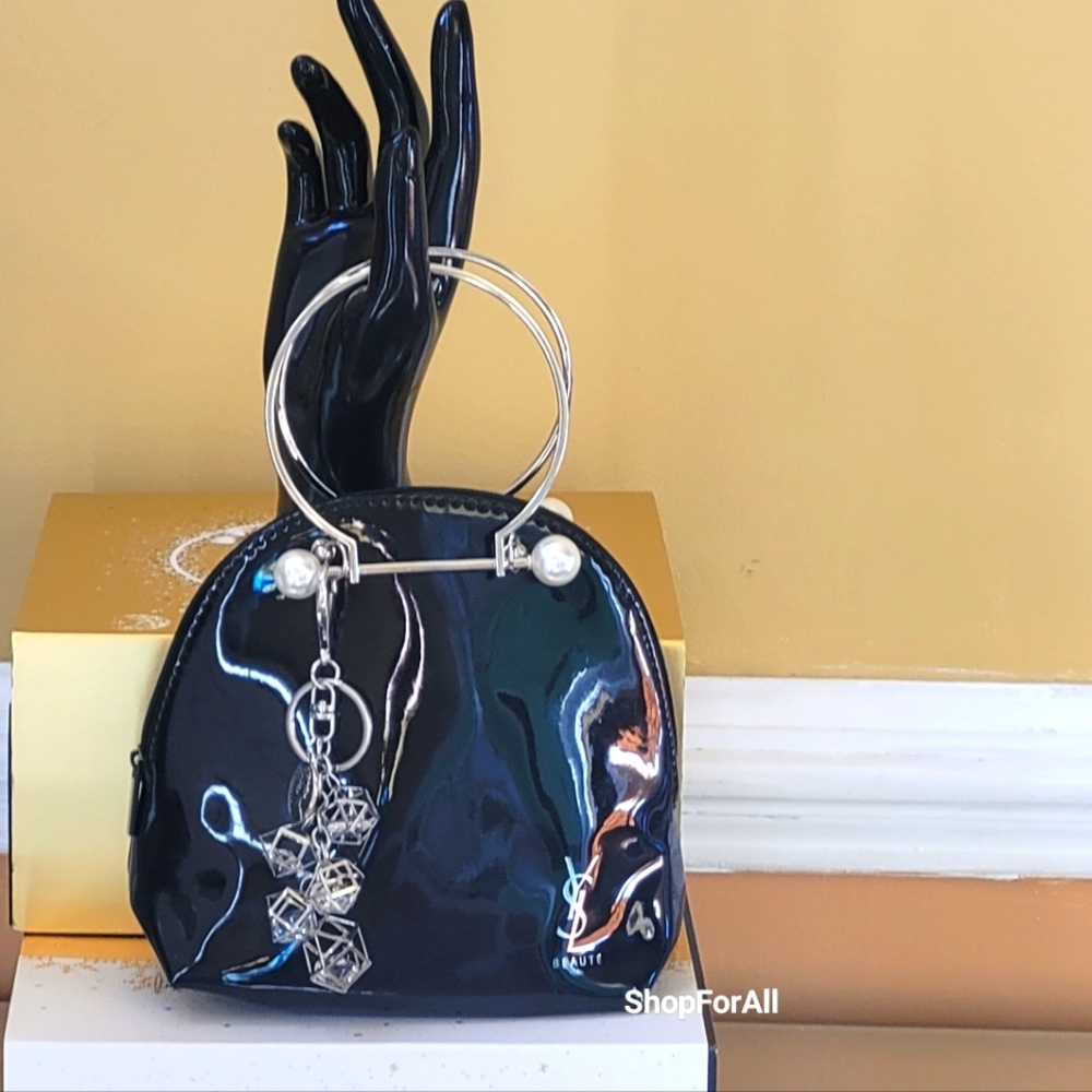 Yves Saint Laurent - Picture 2 of 16